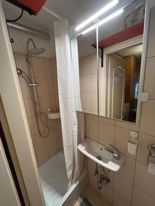 Tiny Private Apartment In Central Buda. بودابست المظهر الخارجي الصورة